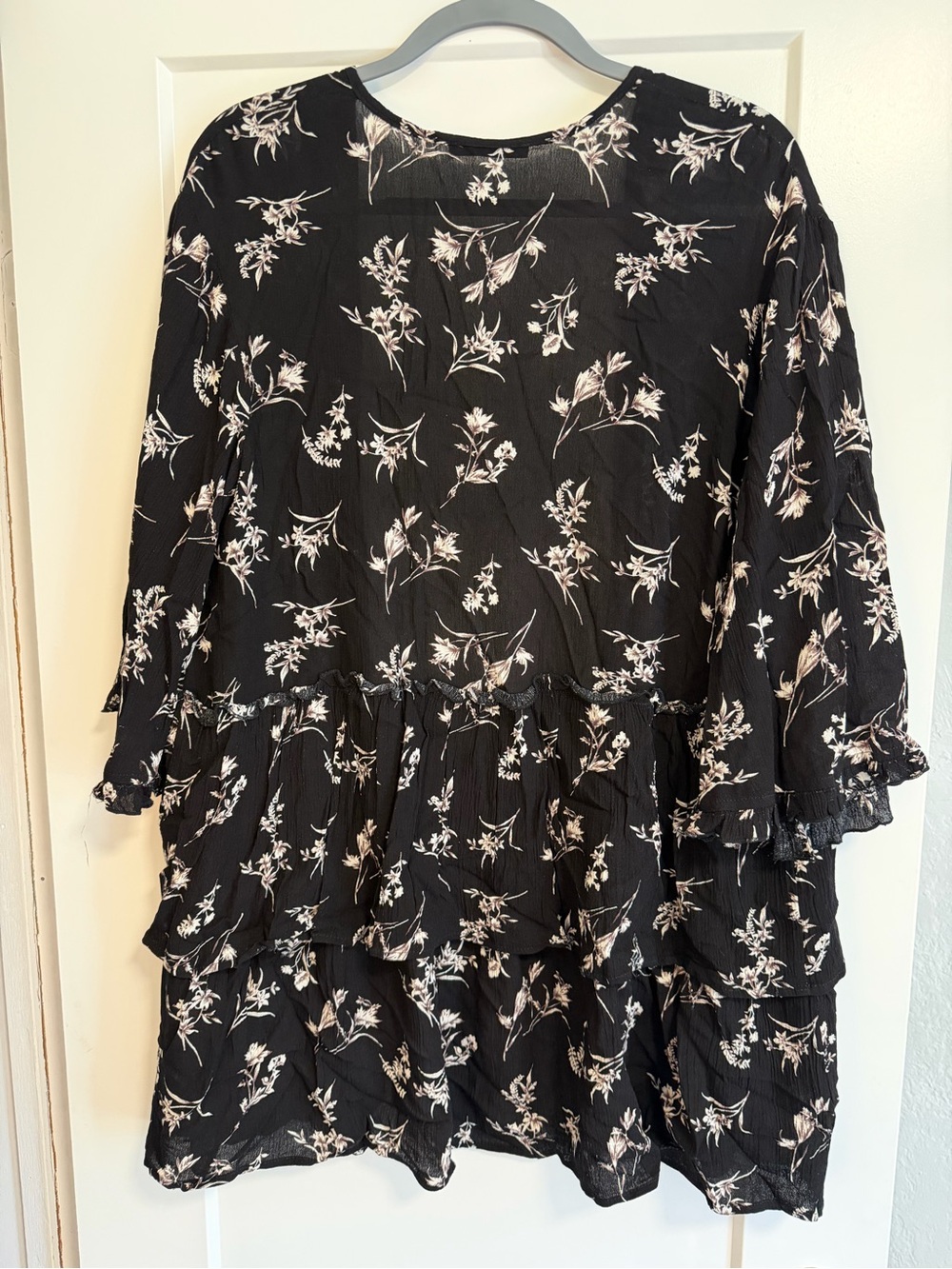 Doe & Rae Black Floral Open-Front Ruffle Kimono - Picture 4 of 5